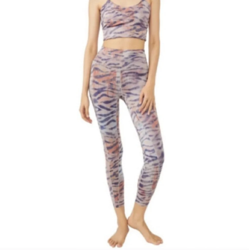 NWT FP Movement Beat The Heat Reversible Sports Bra & Leggings Set Tiger Combo - Picture 10 of 11